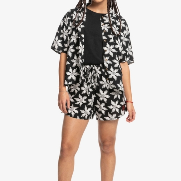 Quicksilver x Stranger Things Upside Down Button Up Top - Picture 2 of 11